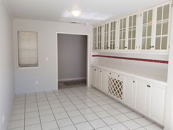 5th image of 61 Wilmington Dr