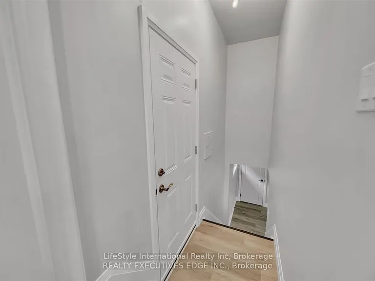 234 Stevenson St N — Photo 10