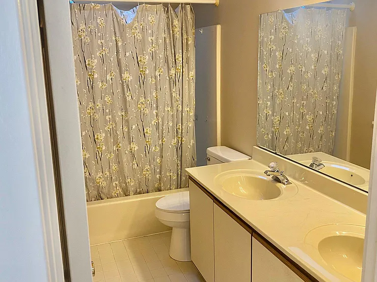 411 Lynetree Dr — Photo 19