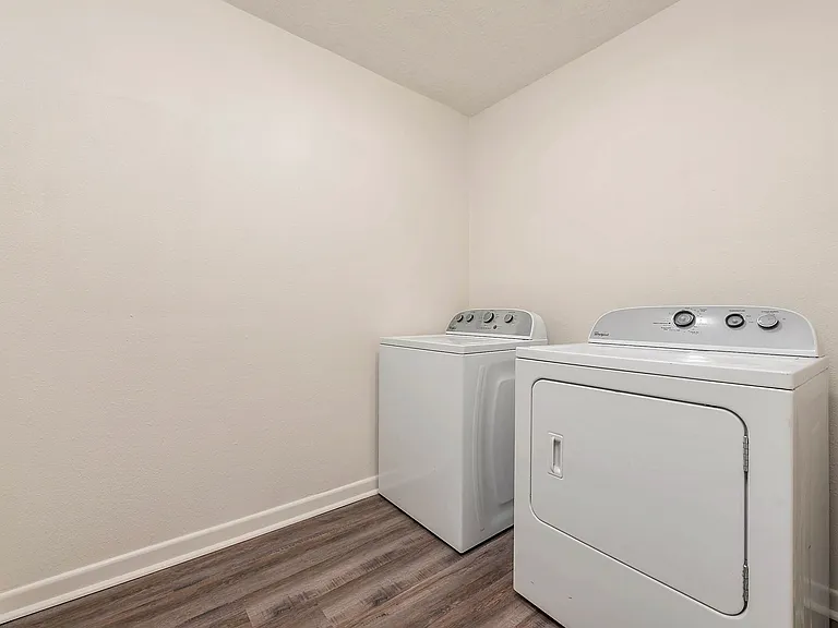 2910 Jennifer Dr — Photo 20