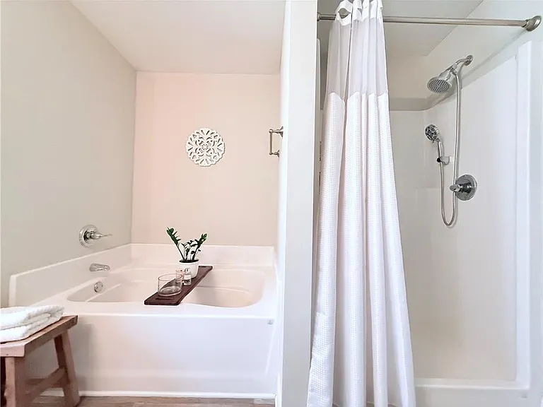 138 Livingston Ct — Photo 15