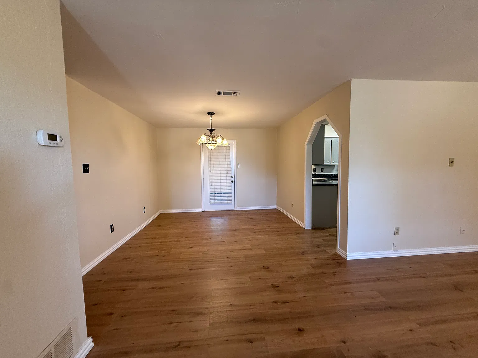 3 bed, 1500 sqft, $1,900 — Photo 3