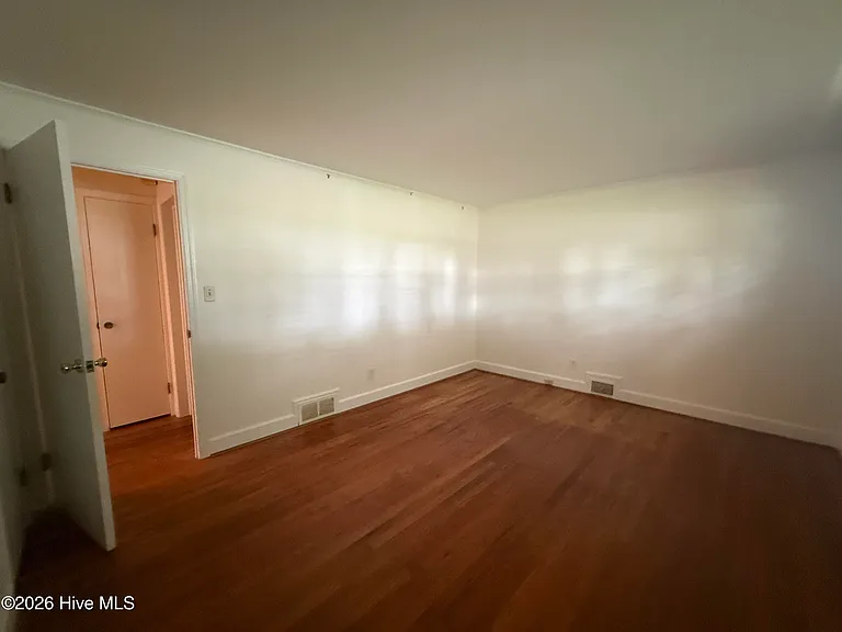 301 Graham St — Photo 7
