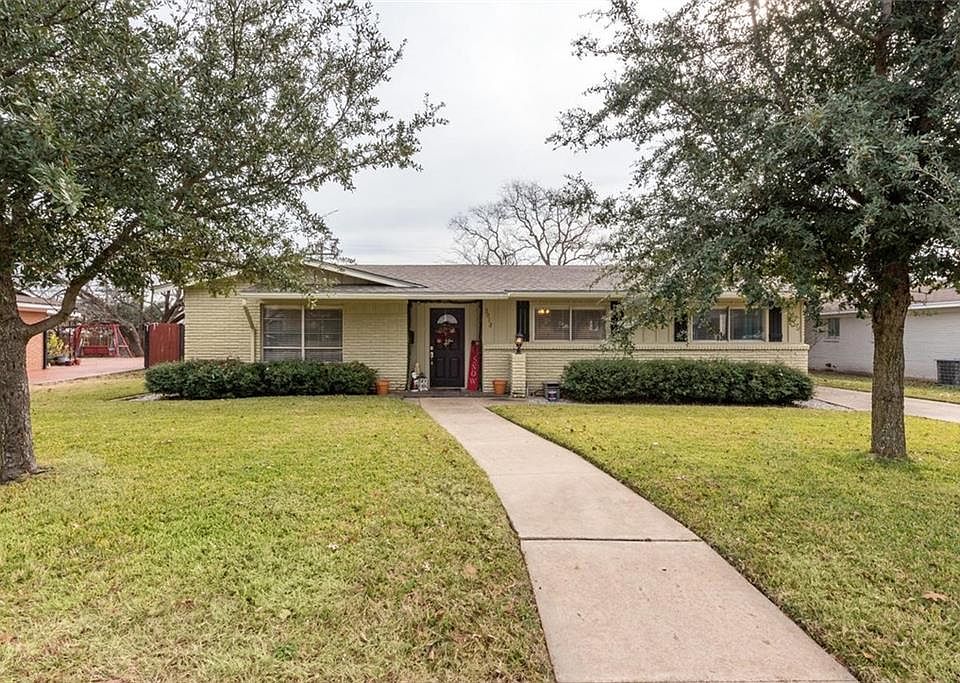 1st image of 5012 Lakemoor Dr