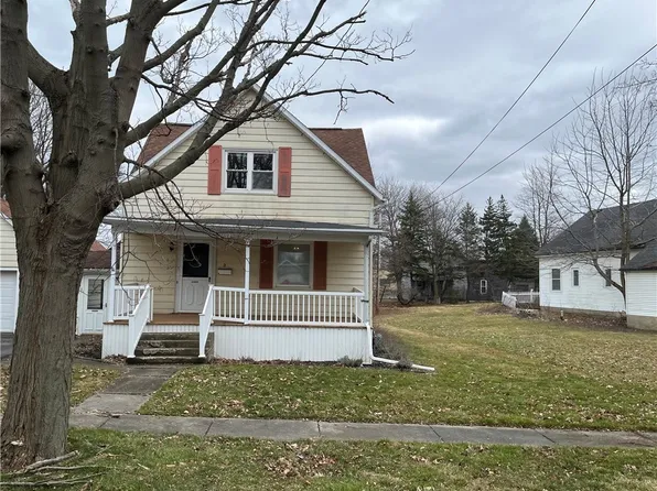 3 Washington St, Silver Creek, NY 14136