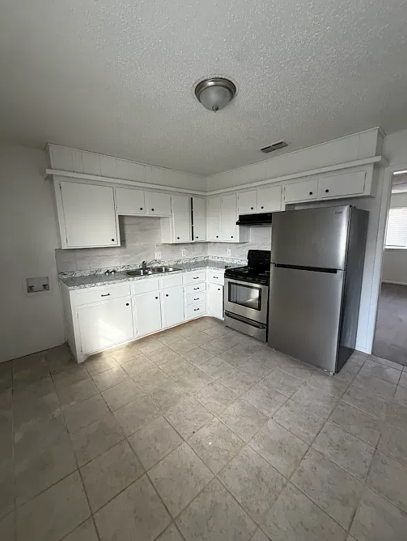 2 bed, 800 sqft, $800 — Photo 2