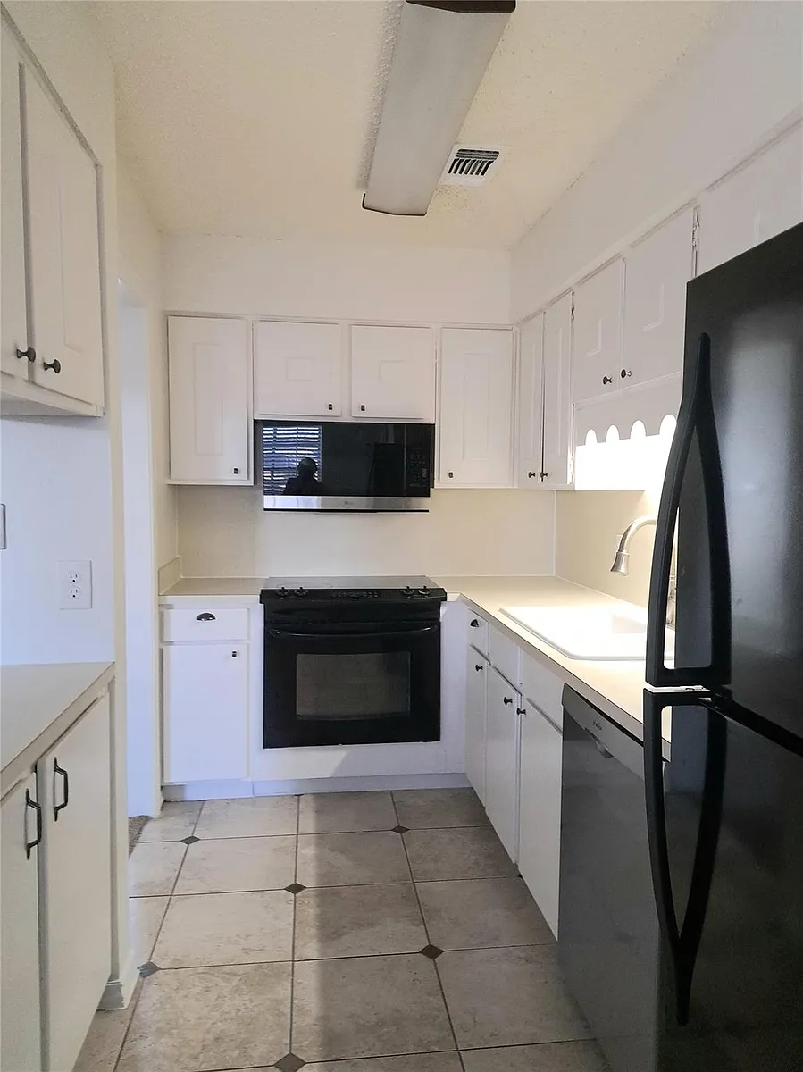 Building Photo - 955 Roaring Springs Rd