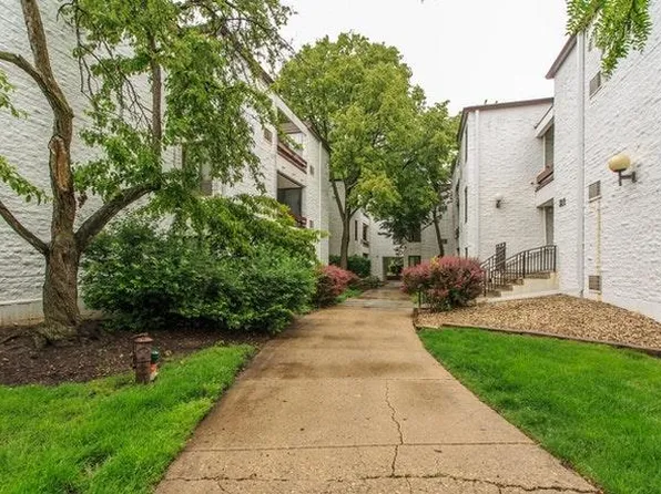 318 W Miner St APT 2A, Arlington Heights, IL 60005