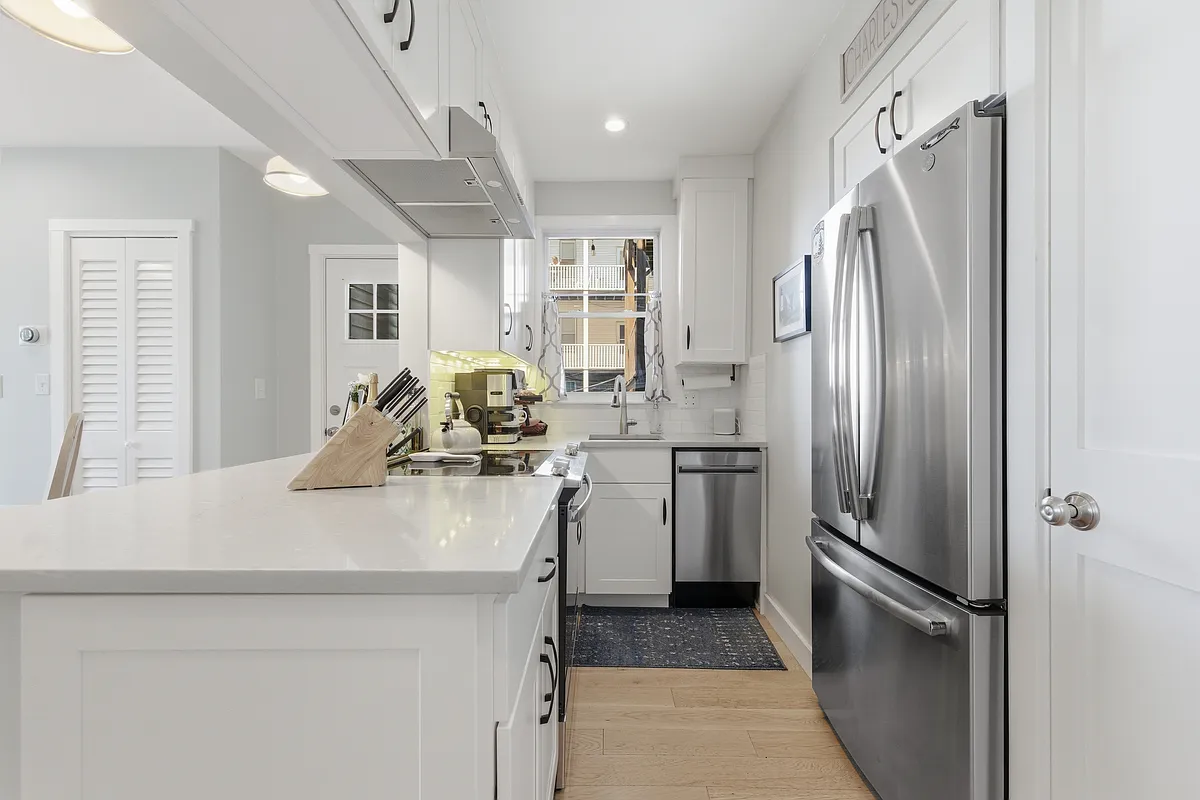 Building Photo - 270 Bunker Hill St #2