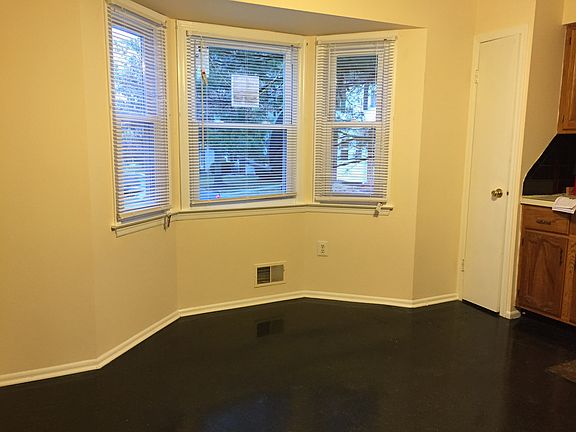 4th image of 20 Begonia Ct