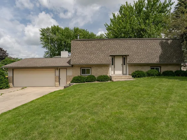 15 9th St NW, Byron, MN 55920