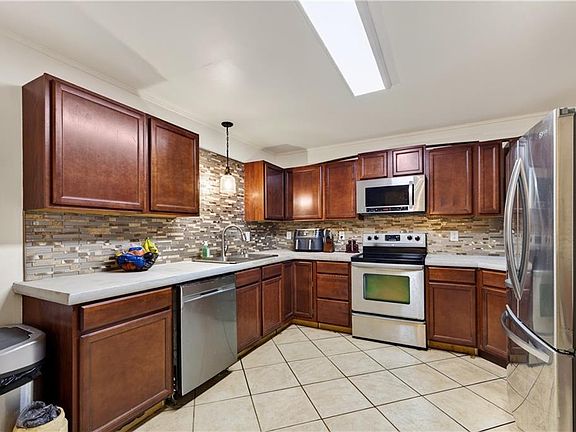 5th image of 656 Hillwell Rd