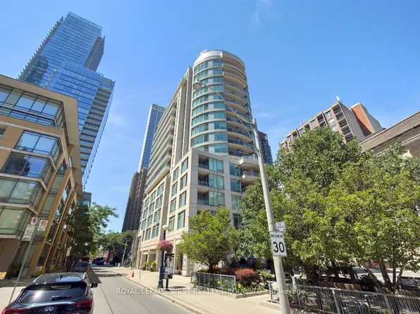 8 Scollard St #802, Toronto, ON M5R 1M2
