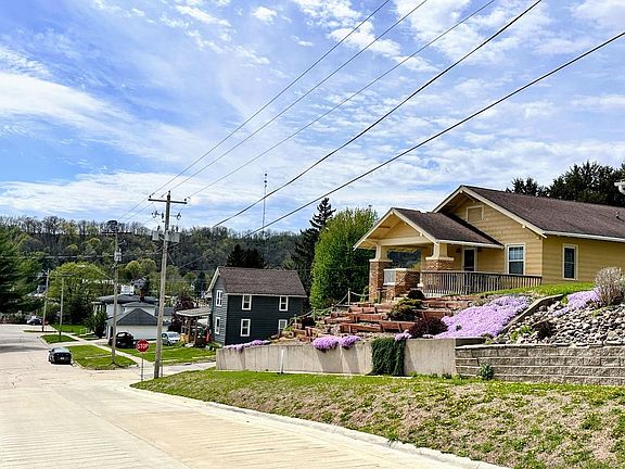 2nd image of 301 Plum St NE