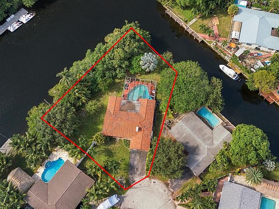 2nd image of 460 SW 18TH Court SW