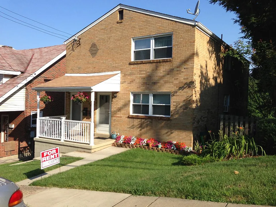207 Marion Ave #1