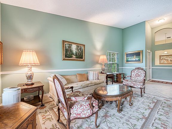 5th image of 8517 Logia Cir