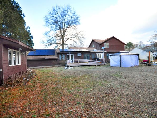 16 Hamilton Dr, Berlin, CT 06037