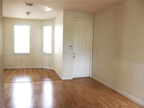 4th image of 11375 NW 77th Ln