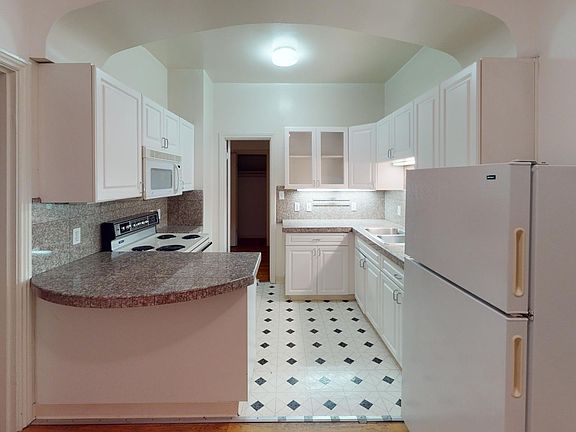 5th image of 1635 Gough St #504