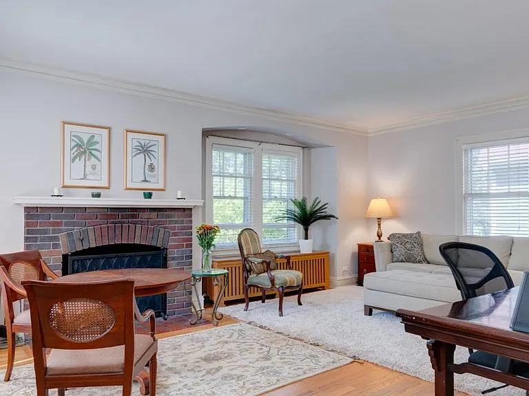 122 Central Park Ave — Photo 3