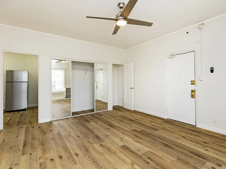 426 S Manhattan Pl — Photo 4