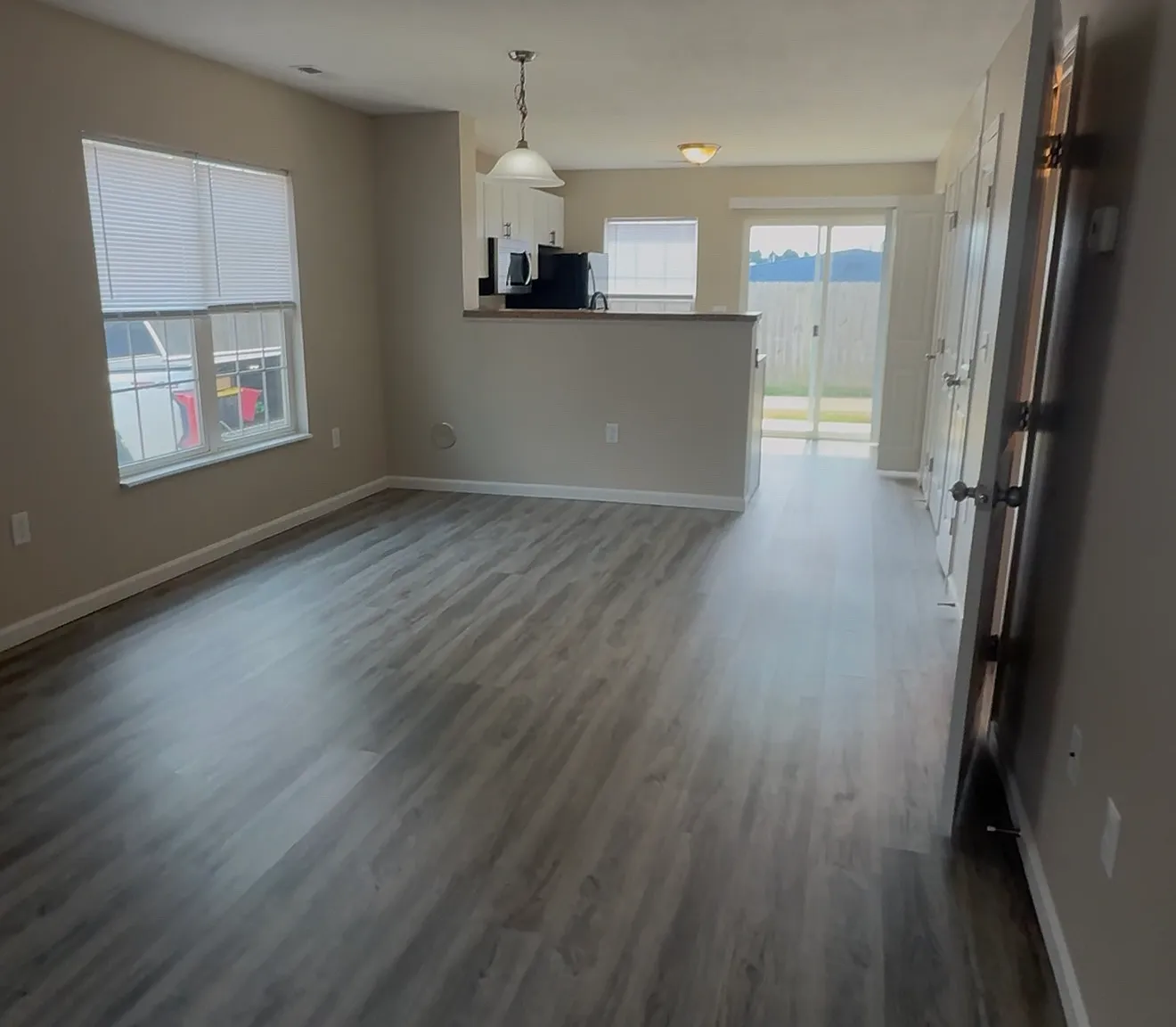 2 bed, 1.5 bath, 1056 sqft, $1,550 — Photo 4