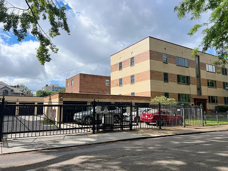 905 Delaware Apartments — Photo 19