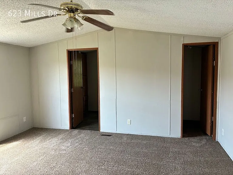 623 Mills Dr — Photo 9