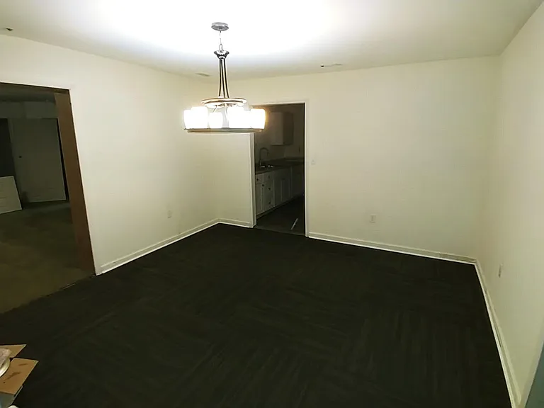 Great dining room, will easily seat +20 people for the holidays!