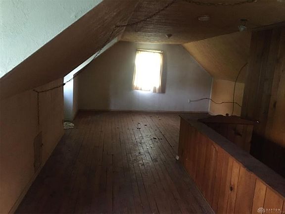 3rd image of 837 Lilac Ave