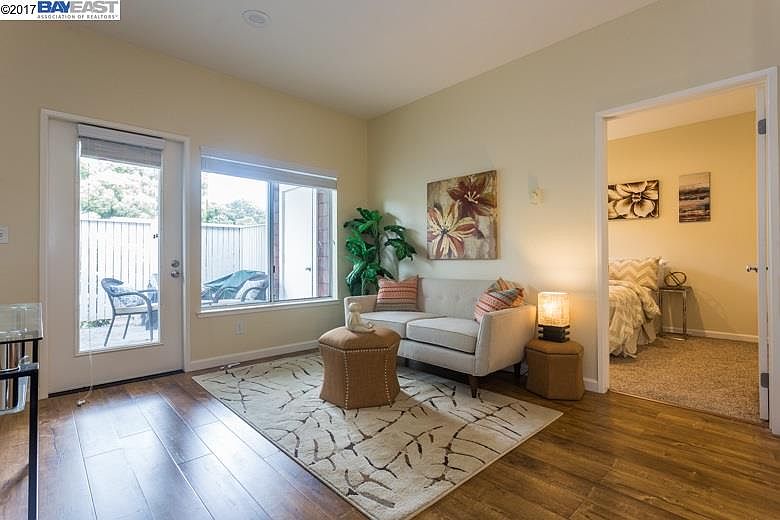 1st image of 175 Bayside Ct
