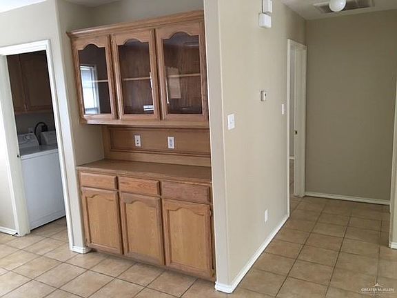 5th image of 807 N Cross Ln
