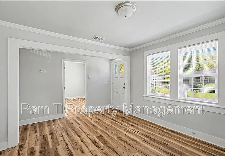 628 W 48th St — Photo 17