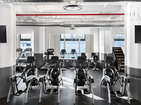 184 Kent Avenue image 10 of 13