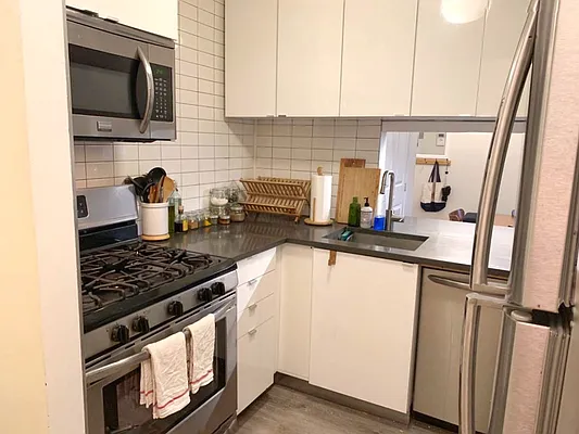 Rented by Douglas Elliman | media 23