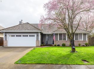 877 S 45th Pl, Springfield, OR 97478