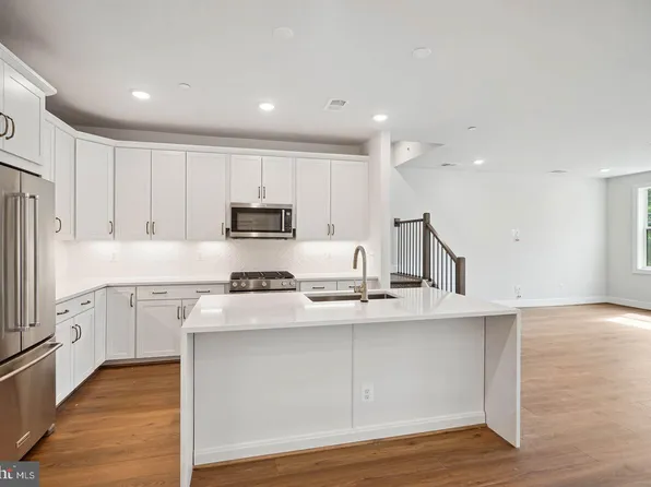 4969 Eisenhower Ave, Alexandria, VA 22304