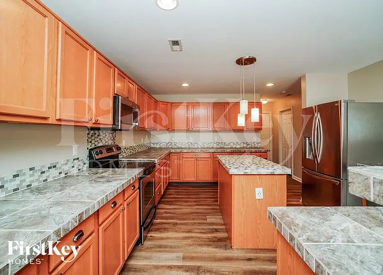 595 Professional Pkwy — Photo 6