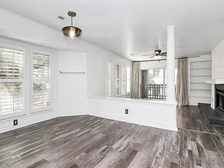 1109 E Morehead St — Photo 19