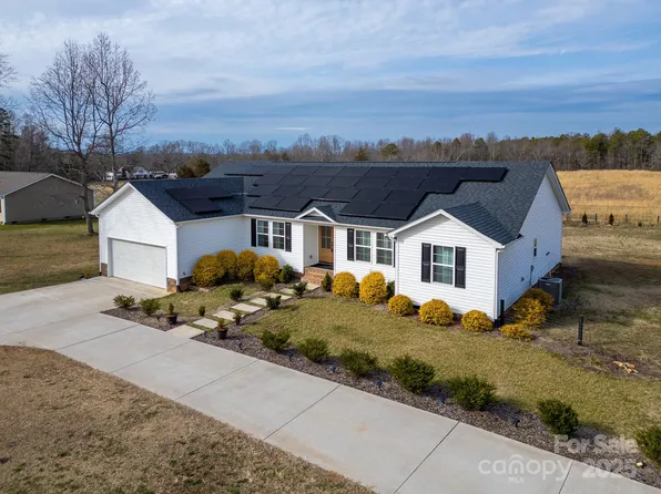 9489 Westridge Dr, Hickory, NC 28601