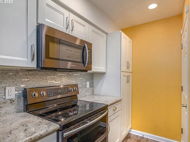 1440 NE Paropa Ct — Photo 5