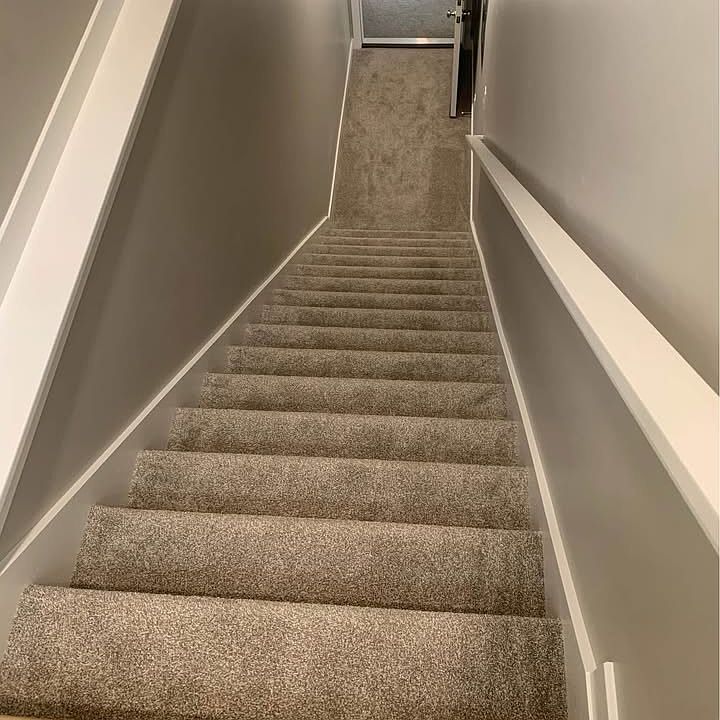 Stairs from entrance to basement
