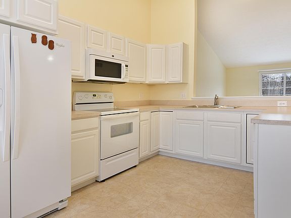 3rd image of 11497 N Lake Dr