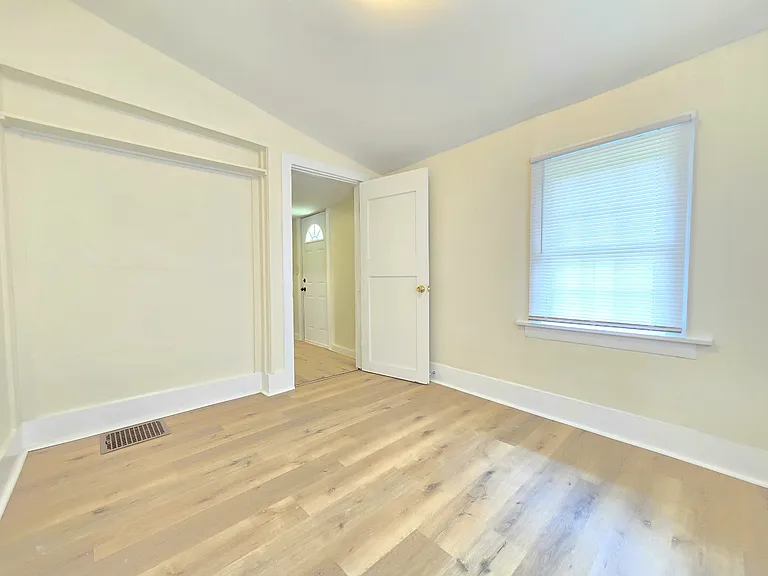 1416 Campeau St — Photo 11