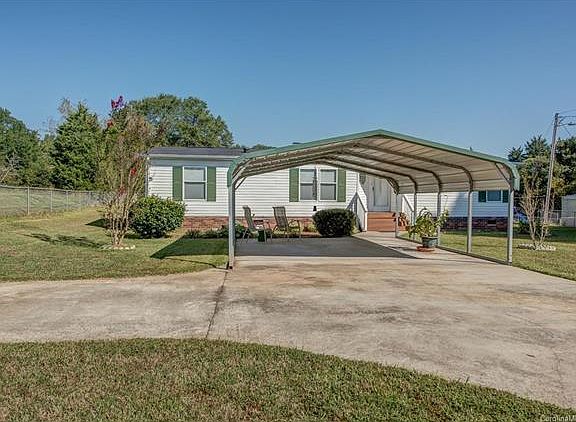 4th image of 3304 Scott Dr
