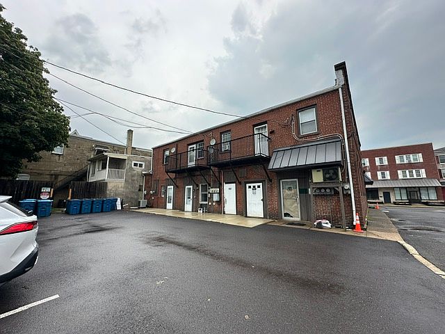 1st image of 104 N Main St