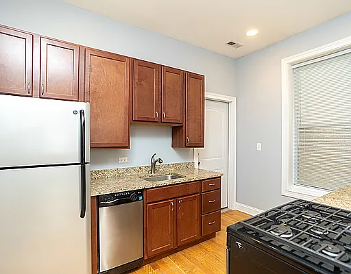 849 N Winchester Ave #1F — Photo 2