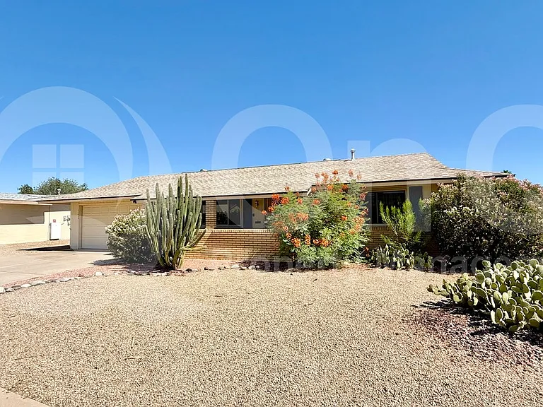 11038 W Cheryl Dr — Photo 2