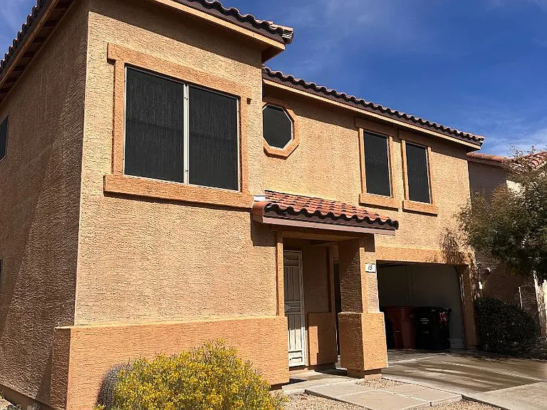 7500 E Deer Valley Rd #15 — Photo 3